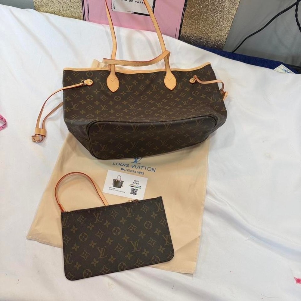 Monogram tote - Picture 3 of 8